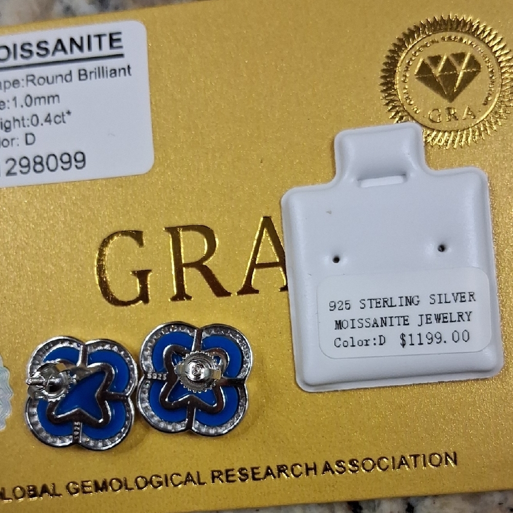 Moissanite 0.4ct Blue clover Earrings - Picture 3 of 3